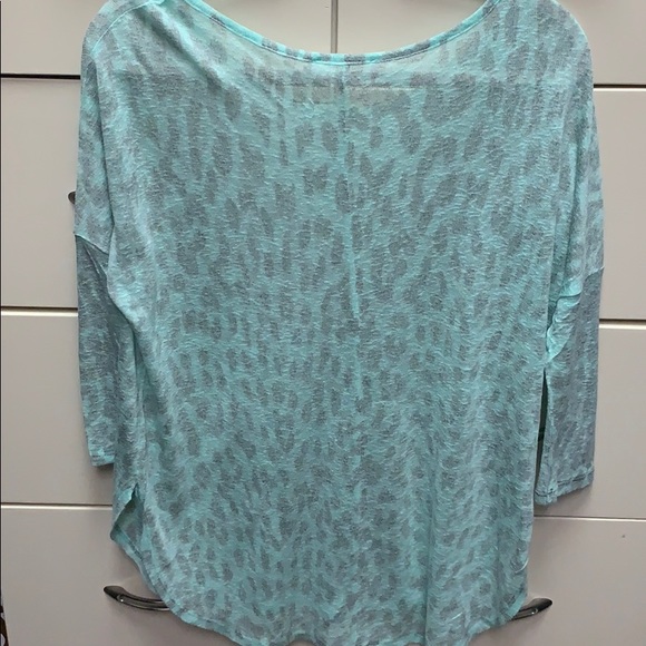 Mint colored leopard top - Picture 6 of 8